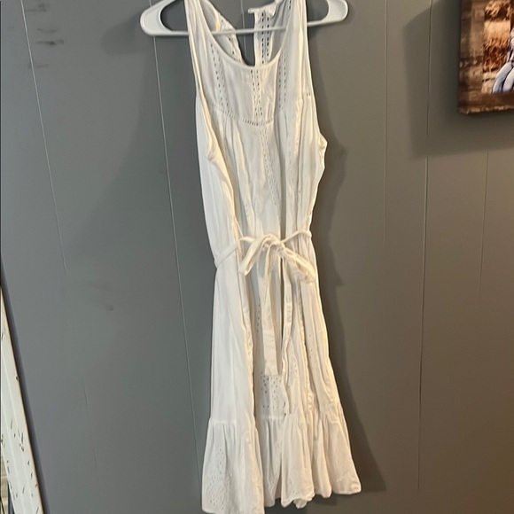 GAP Dresses & Skirts - Elegant White Sleeveless Dress